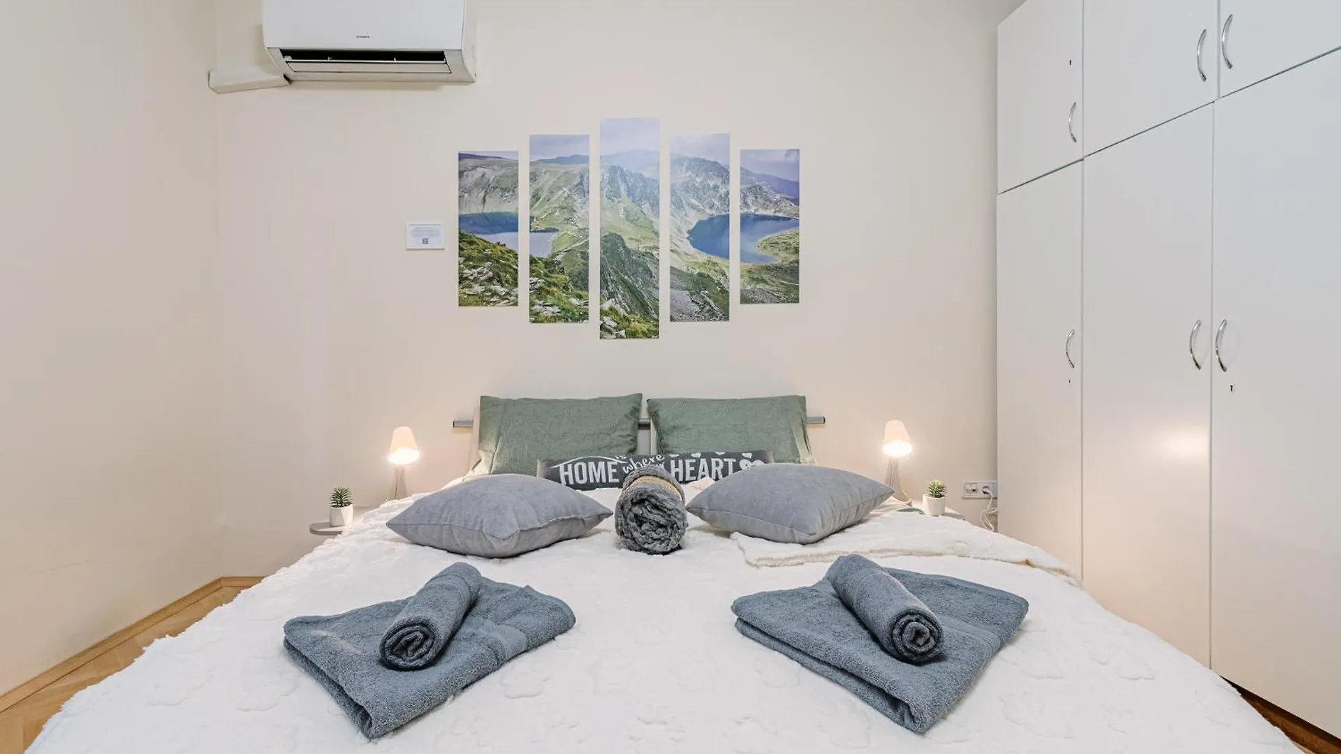 Grand Luxury Condo By Ndk And National Stadium With Free Parking Sofia Apartment