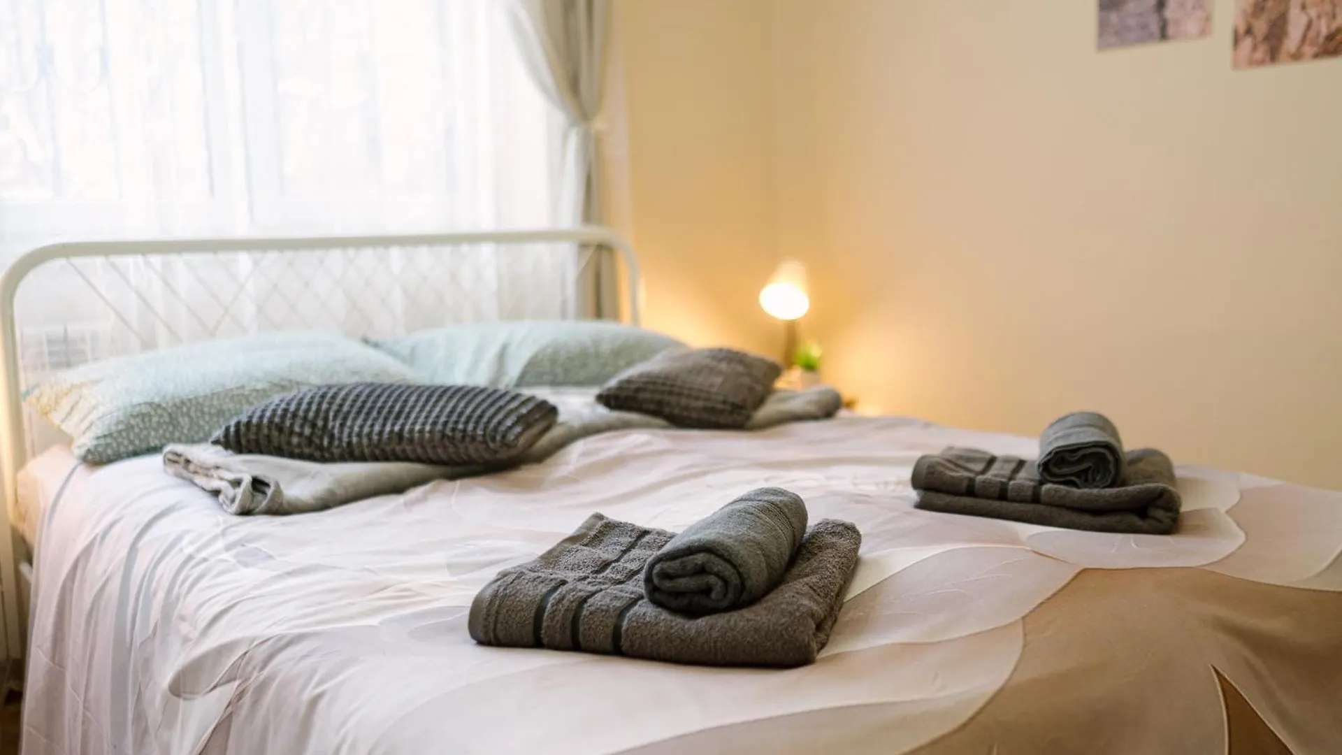 Apartman Grand Luxury Condo By Ndk And National Stadium With Free Parking Szófia Bulgária