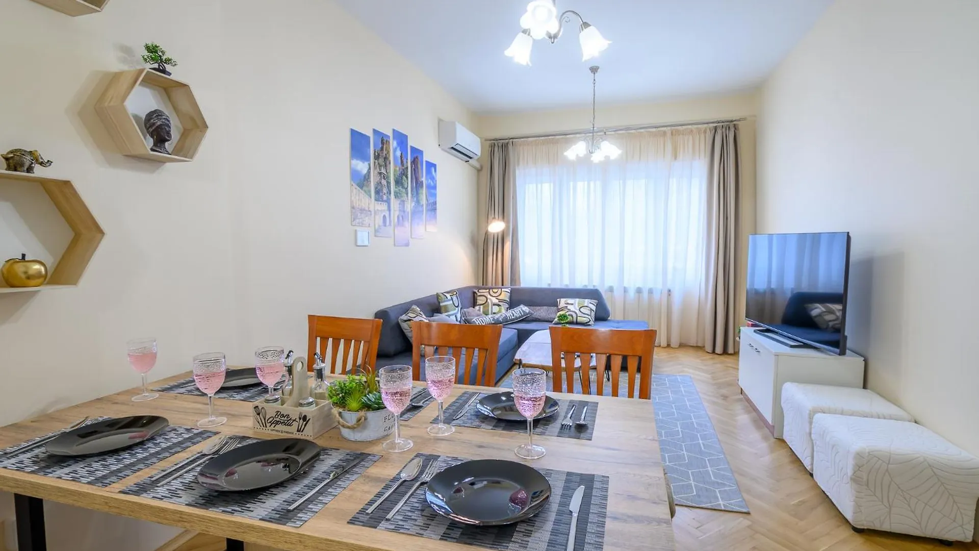 Grand Luxury Condo By Ndk And National Stadium With Free Parking Szófia Apartman